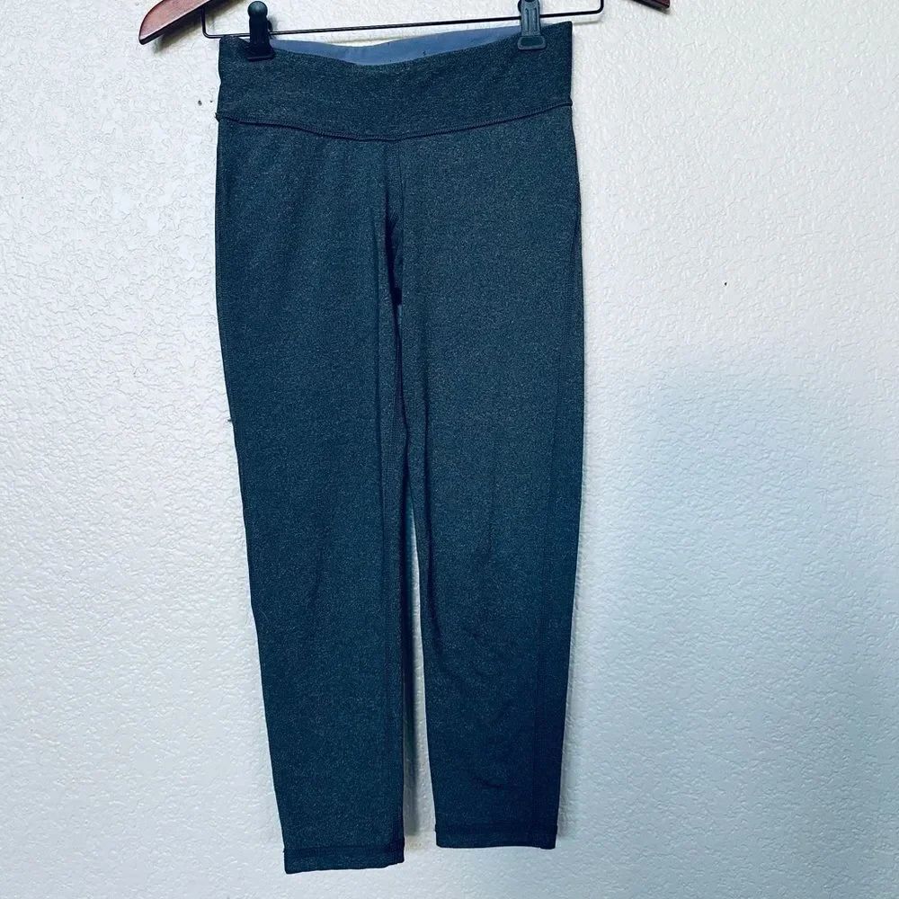 C9 Champion Heather Gray Cropped Capri Athletic Leggings XS